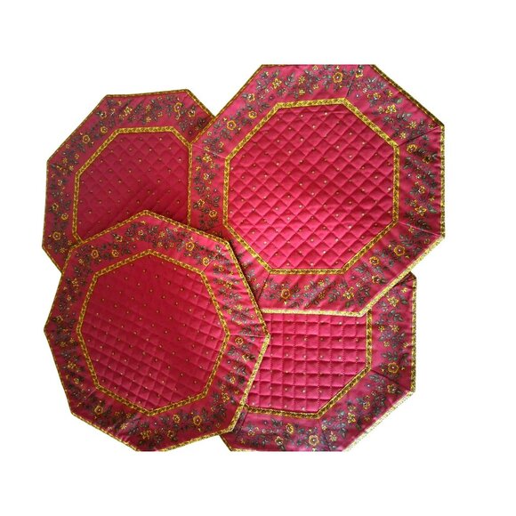 Set 4 Tissus Toselli Quilted Octagon Placemats Dark Red Floral Design 14" NOS - Picture 1 of 9
